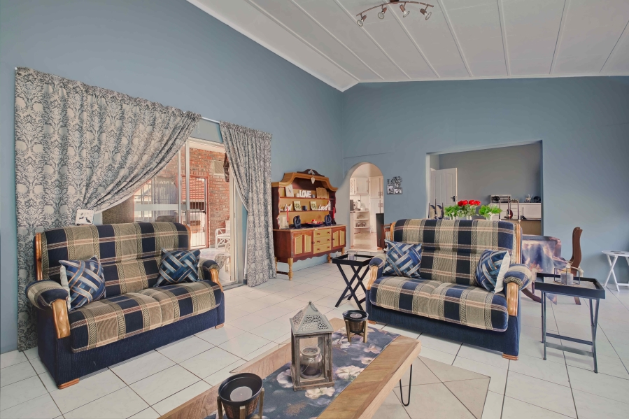 3 Bedroom Property for Sale in Heuwelkruin Eastern Cape
